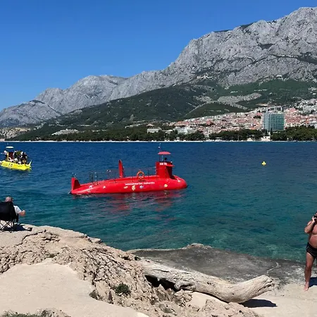 Martin Makarska, Close To The Appartement *