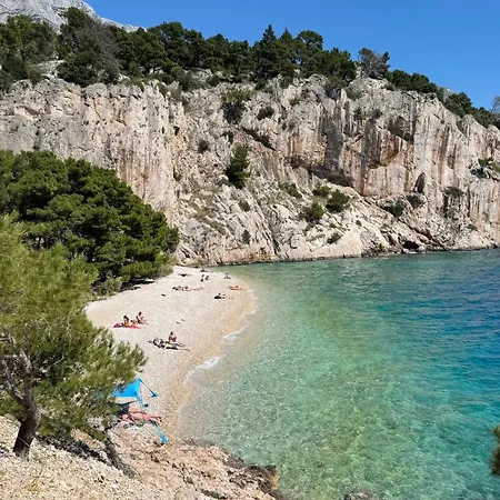 Martin Makarska, Close To The Appartement *